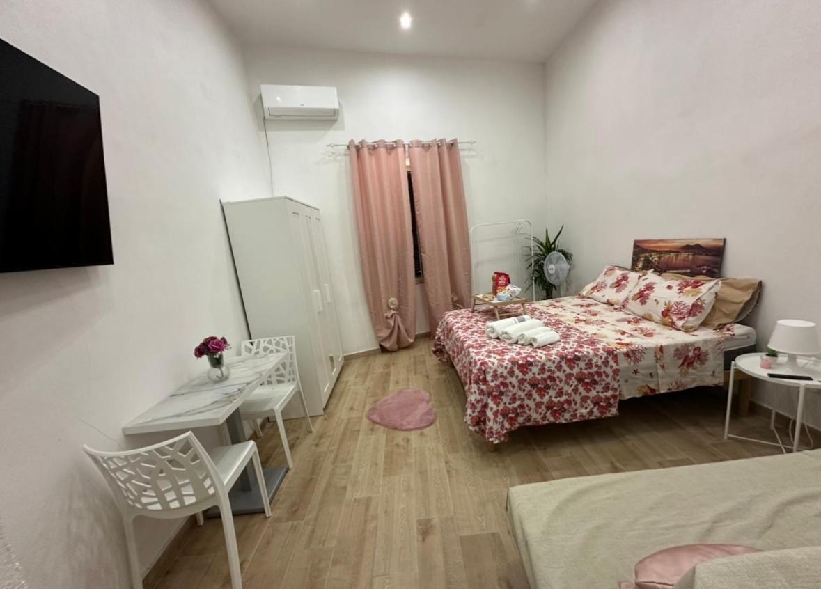 לינה וארוחת בוקר נאפולי Angolo Paradiso מראה חיצוני תמונה