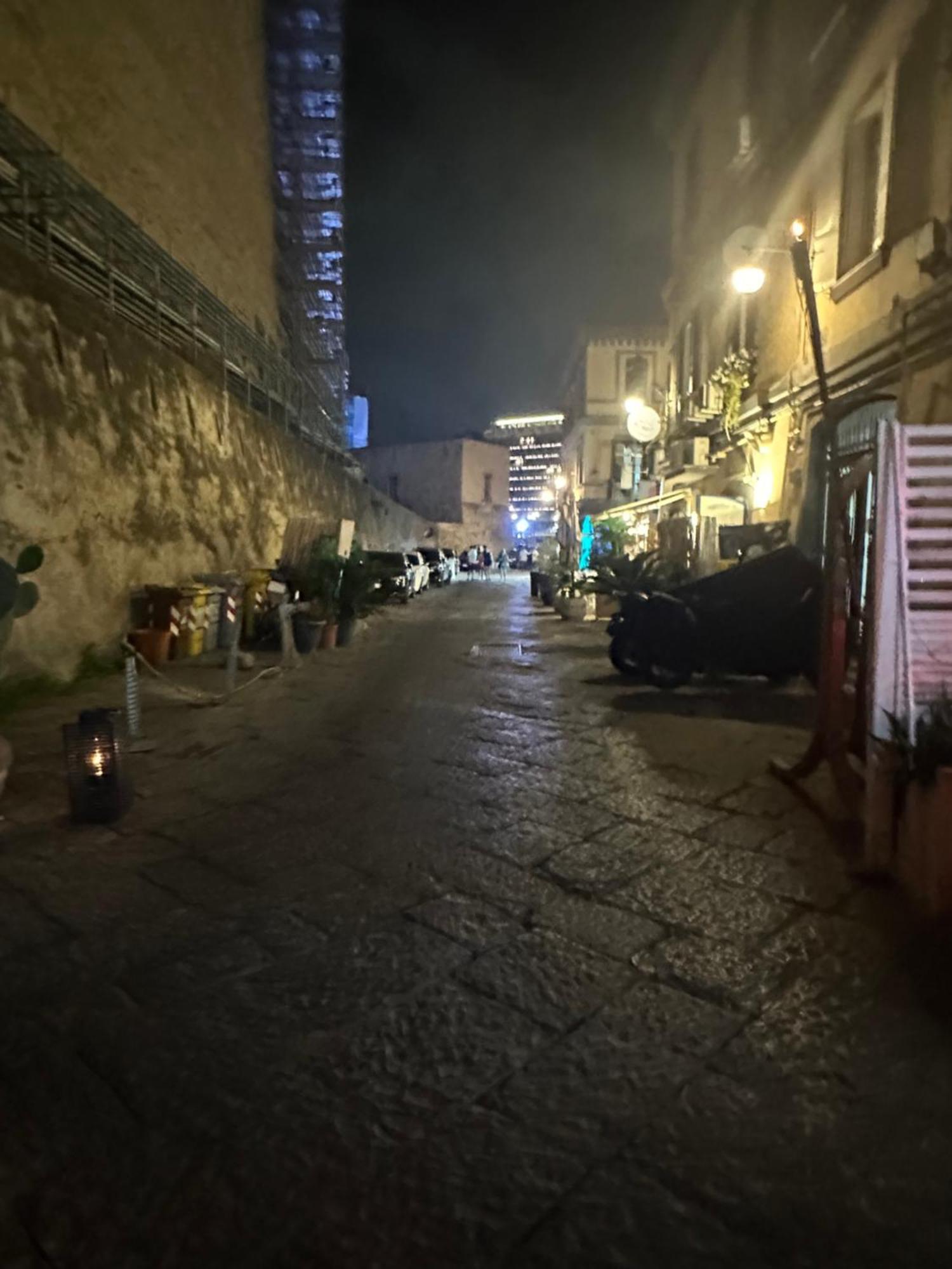 לינה וארוחת בוקר נאפולי Angolo Paradiso מראה חיצוני תמונה